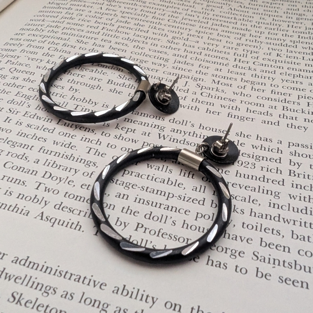 Elegant Black and Silver Hoop Earrings - Picture 3 of 7